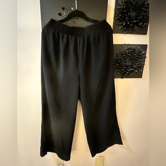 Max Studio London plus size pants. Super soft and flowy. Black. Pockets. - Picture 4 of 5